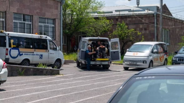 Քաղաքապետարանը «ձեռքերը լվաց». Երևանի թիվ 17 հատուկ դպրոցի տրանսպորտի հարցը չի լուծվի