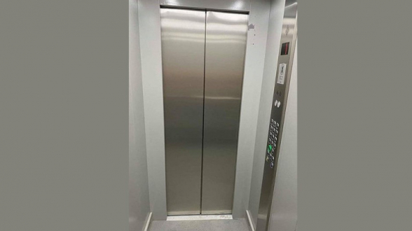 Երևանի հյուրանոցներից մեկում քաղաքացին արգելափակվել է վերելակի խցիկի տակ