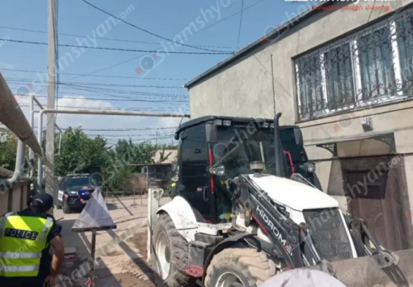 Առինջ գյուղում կոյուղիների վերանորոգման ժամանակ ԱՁ-ի 28-ամյա տնօրենը հոսանքահարվել է և հիվանդանոց տեղափոխվելու ճանապարհին մահացել