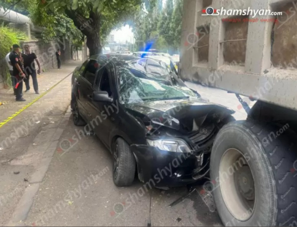 31-ամյա վարորդը «Lada»-ով Մյասնիկյան պողոտայում մխրճվել է կայանված «Howo» բեռնատարի հետնամասի մեջ. կա 5 վիրшվոր