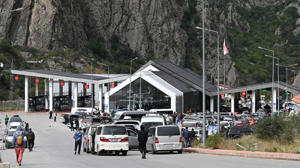 «Верхний Ларс» открылся для всех автомобилей, проезда ждут более 1,2 тыс армянских фур