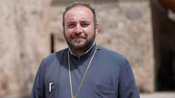 Կեղծ թեզերի և մեղադրանքների փոխարեն լավ կլիներ ձեզ բաժին ընկած ծառայությամբ զբաղվեիք. Տեր Սամվել վարդապետը՝ Ռուբեն Ռուբինյանին