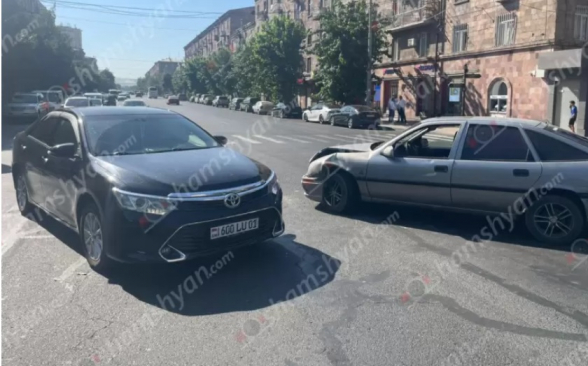 Երևանում վթարի է ենթարկվել Մալաթիա-Սեբաստիա վարչական շրջանի ղեկավար Ռոմիկ Մխիթարյանը