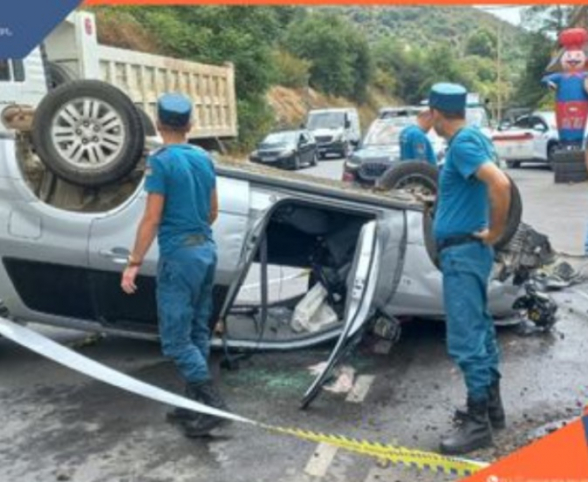 Կապանում ավտոմեքենան բախվել է էլեկտրական սյանը և շրջվել․ կա երկու տուժած