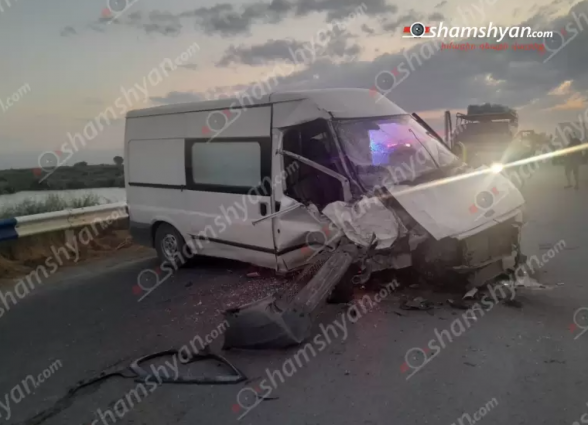 Արմավիրի մարզում բախվել են «Ford Transit»-ը և «Mercedes Sprinter»-ը․ կան վիրшվորներ