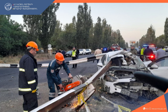 Երևան-Սևան ճանապարհին «Ford»-ը դուրս է եկել երթևեկելի հատվածից և բախվել ճանապարհի բաժանարար երկաթե արգելապատնեշին․ վարորդը տեղում մահացել է