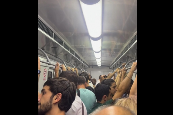 Բարեփոխված համարվող մետրոյի վագոններն անցնում են, իսկ ուղևորները մնում կանգնած (տեսանյութ)