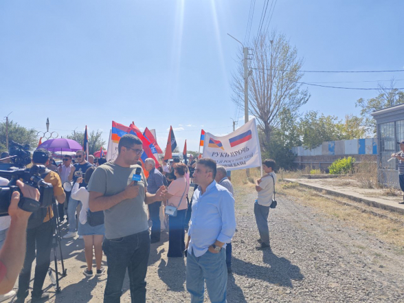 Действующая по указанию Никола масса пытается начать процесс против российской военной базы – Дереник Малхасян (видео)