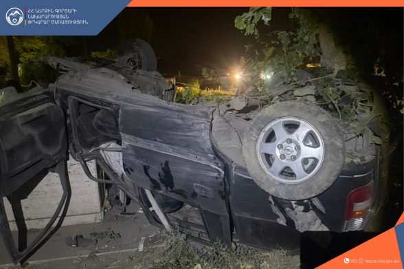 Մրգավան գյուղում «Opel»-ը դուրս է եկել ճանապարհի երթևեկելի հատվածից, բախվել ծառին և գլխիվայր շրջվել․ կան տուժածներ