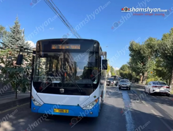Երևանում բախվել են թիվ 25 երթուղին սպասարկող «ZhongTong» ավտոբուսն ու անչափահաս տղայի վարած ինքնագլորը