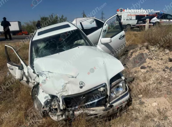 Արմավիրի մարզում բшխվել են «Ford Transit»-ը և «Mercedes»-ը․ վերջինը դուրս է եկել երթևեկելի գոտուց և բшխվել քարերին․ կա 5 վիրшվոր