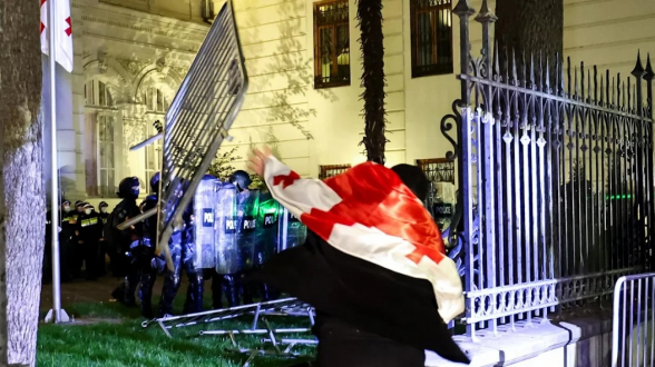 ЕС применяет по отношению к оппозиции в Армении и Грузии двойные стандарты