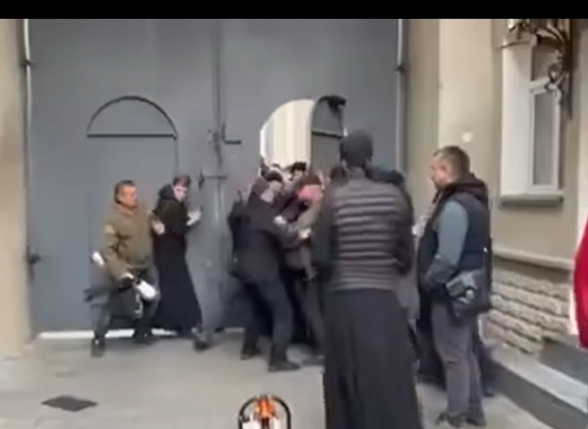 Схожие нападения Зеленского и Пашиняна на церковь (видео)