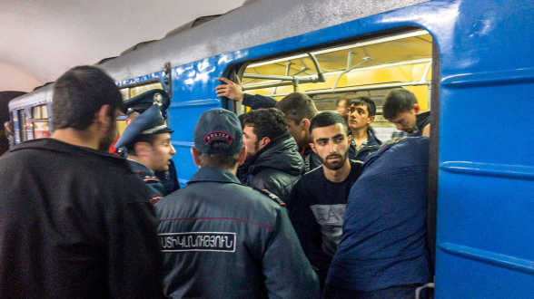Երևանի մետրոյում կոլապս է. գնացքները գրեթե 30 րոպե ուշացել են