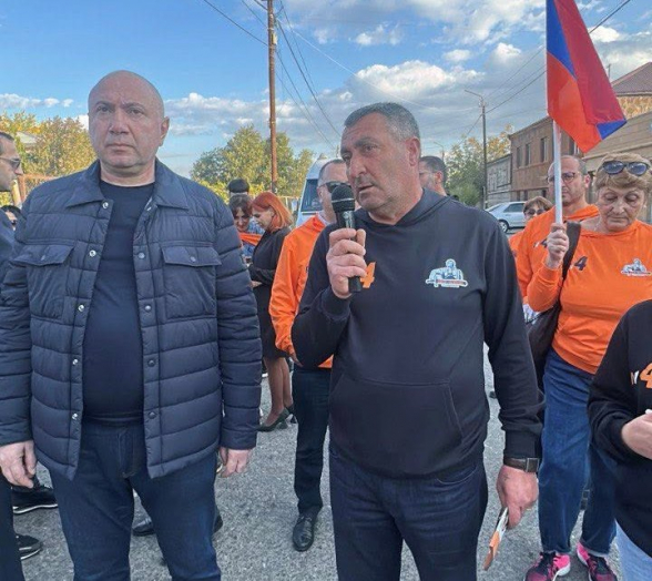 Սա դպրոցի բակի վիճա՞կ է, սա մայթի վիճա՞կ է․ Դավիթ Կարապետյան (տեսանյութ)