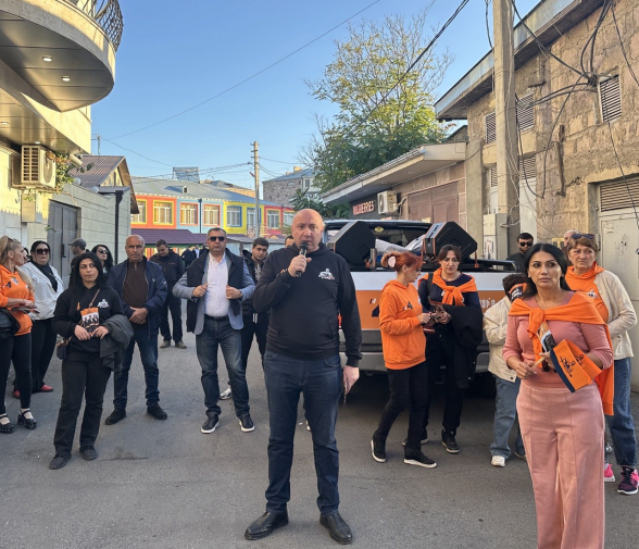 Голосующий за кандидата от «Гражданского договора» голосует за Пашиняна, Пашазаде и против Церкви: предвыборная агиткампания «Мать Армении» в Эчмиадзине (видео)