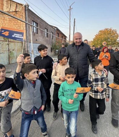 «Мать Армения» сделает детские сады в Вагаршапате бесплатными, будет решена проблема бездомных собак (видео)