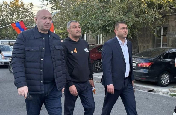 Гриша Арутюнян и Давид Карапетян откажутся от мандатов в Совете старейшин Вагаршапата