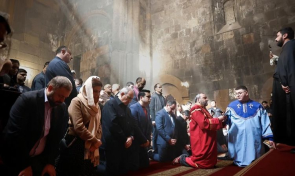 Պաշտոնյաների կանայք են սկսել պատարագի համար մարդ հավաքագրել․ «Հրապարակ»