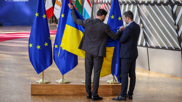 ЕС начинает осознавать необходимость уступок со стороны Киева – «El País»