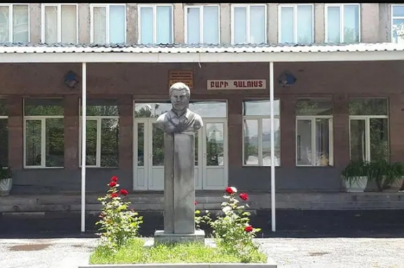 Բյուրեղավանում 14-ամյա դպրոցականները վարագույր կախելու շուրջ վիճել են և ծեծել միմյանց