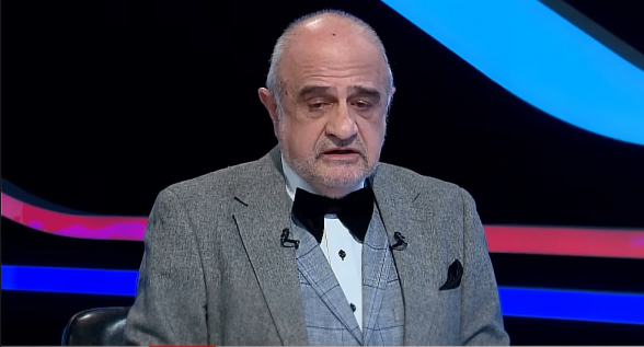 Մտքի գիգանտ, Սորոսին առանձնապես մոտ կանգնած անձ մը (տեսանյութ)