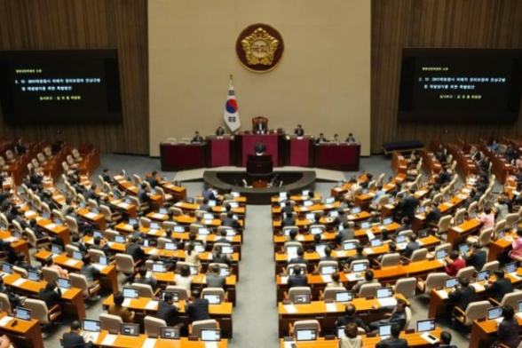 В Южной Корее лидер оппозиционной партии выступал в парламенте рекордные 24 часа