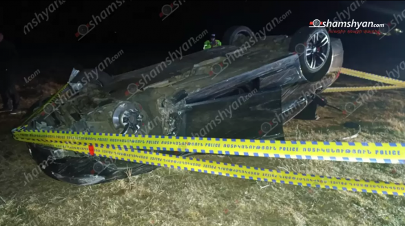 Կաթնառատ գյուղի սկզբնամասում «BMW»-ն գլխիվայր հայտնվել է դաշտում․ կա 1 զnհ, 2 վիրավnր