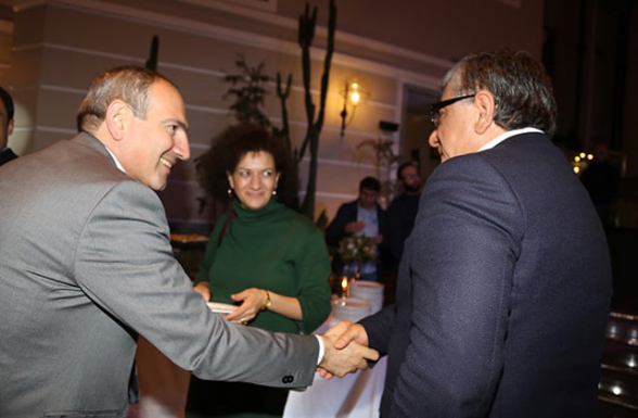 Ադրբեջանական բենզինի հակառակ կողմը