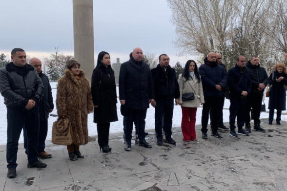 «Մայր Հայաստանն» այցելել է Եռաբլուր (տեսանյութ)