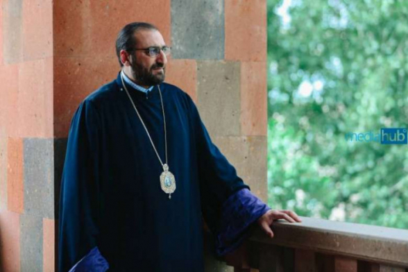 Վերաքննիչ քրեական դատարանն Արշակ Սրբազանին թողել է կալանքի տակ