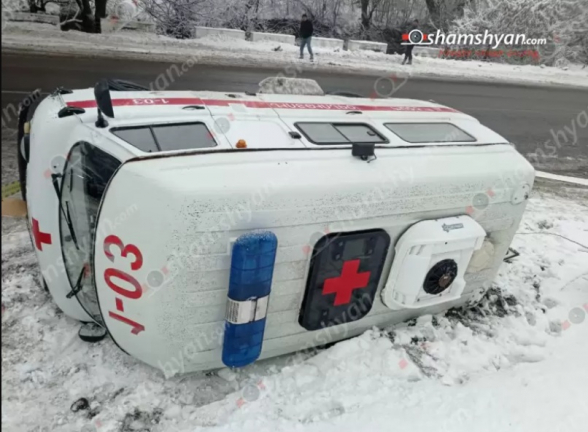 Շտապօգնության ավտոմեքենան Թեղուտի բնակավայրի մոտ կողաշրջվել է. բուժքույրը տեղափոխվել է հիվանդանոց