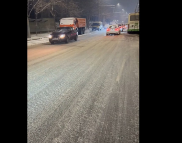 Ամբողջ Ավան վարչական շրջանը պատված է մերկասառույցով (տեսանյութ)