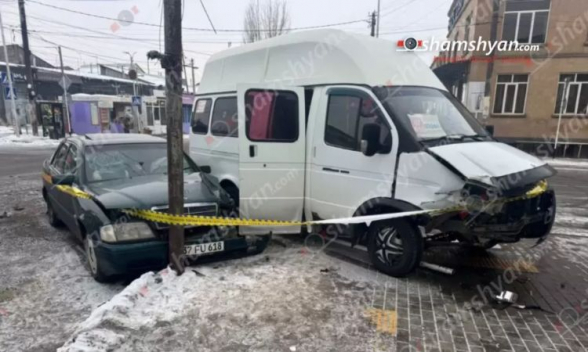 Գյումրիում բախվել են Գյումրի-Առափի երթուղին սպասարկող «Գազել»-ը և «Mercedes»-ը․ կան տուժածներ