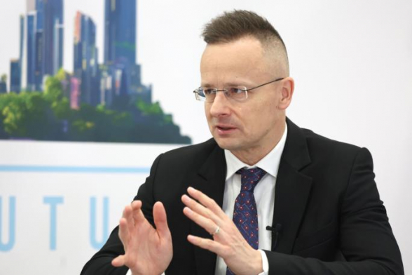 Венгрия предлагает ЕС отменить запрет на нефть и газ из России – Сийярто