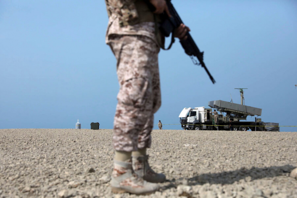 Иран атаковал нефтяное месторождение в ОАЭ и базу США в Кувейте