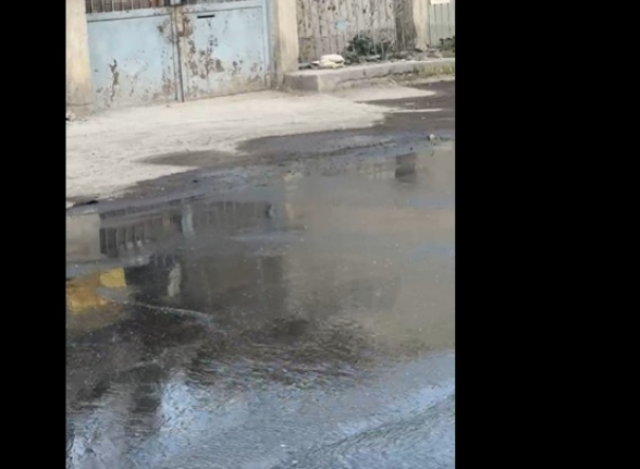 Հ․Հովհաննիսյան 4-րդ փողոցում երկրորդ օրն է՝ կոյուղաջրերը ողողել են ասֆալտը (տեսանյութ)
