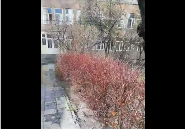 Ավանի՝ Գևորգ Բուդաղյանի անվան արվեստի դպրոցի տարածքում կոյուղատարը խցանվել է, կոյուղաջրերը լցվում են հարակից տարածքներ (տեսանյութ)