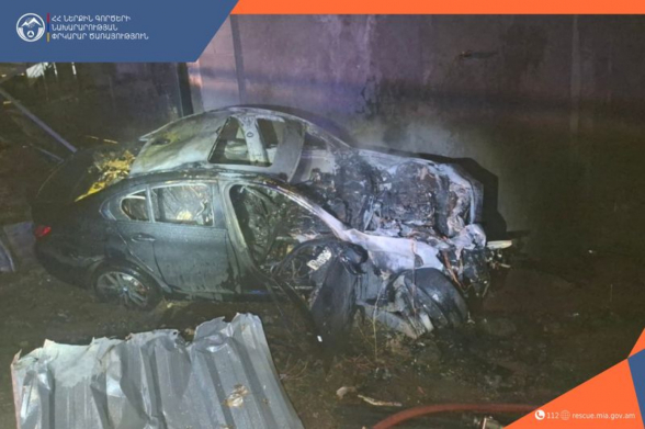 Մյասնիկյան պողոտայում բшխվել են «Tesla» և «BMW» մակնիշների ավտոմեքենաները. վերջինը դուրս է եկել ճանապարհի երթևեկելի հատվածից և բռնկվել