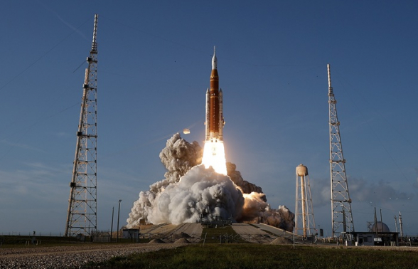 Состоялся первый за 54 года полет на Луну