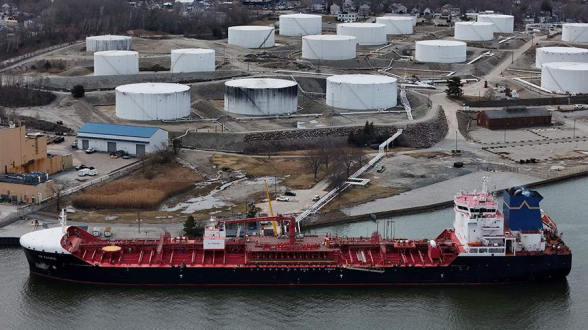 Страны Персидского залива ищут новые пути для экспорта нефти – FT