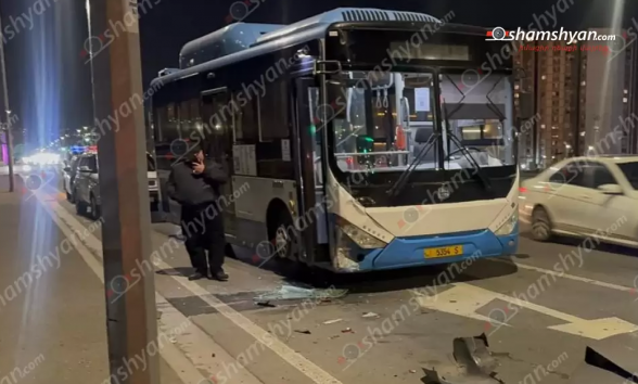Թիվ 28 երթուղին սպասարկող ավտոբուսը Աշտարակի խճուղում բшխվել է կայանված «Mazda»-ին. կա վիրшվոր