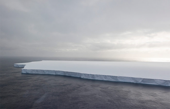 Крупнейший в мире айсберг завершает свою историю