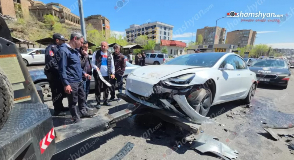 Երևանում «Հարսնաքար» ռեստորանային համալիրի մոտ «BMW X5»-ի, «Tesla»-ի և «Toyota»-ի վթшրի հետևանքով հիվանդանոց տեղափոխված 3 վիրшվորներից «Toyota»-ի վարորդը մшհացել է