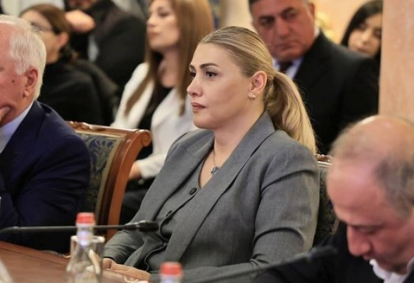 ԲՀԿ նախընտրական ցուցակի անդամ Էլինար Վարդանյանը պատասխանում է լրագրողների հարցերին (տեսանյութ)