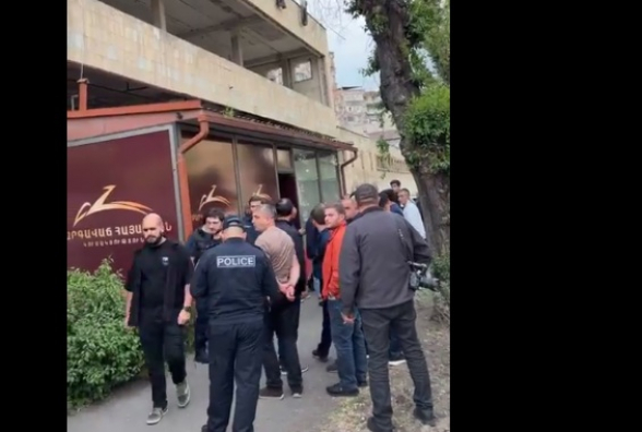 Շենգավիթում քանդում են ԲՀԿ գրասենյակը (տեսանյութ)