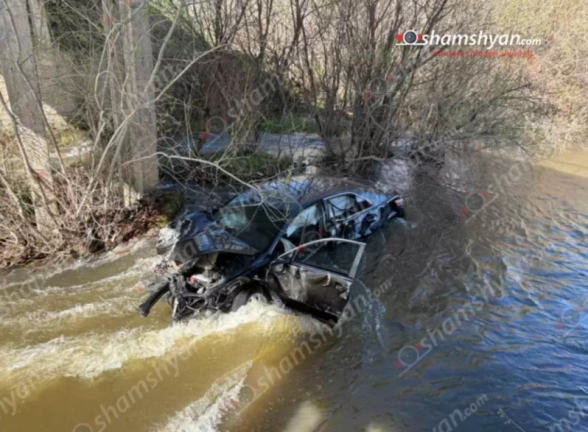 Գեղարքունիքի մարզում 30-ամյա վարորդը «Toyota Camry»-ով մոտ 10 մետր բարձրությունից հայտնվել է գետում․ կա վիրավnր